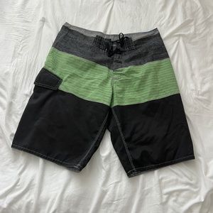 Point zero shorts  Size medium  Condition: good  Color: multi